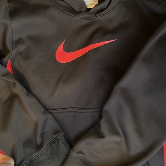 2 Nike hoodies. One says large and one small but won’t by son who is 7/8 size. - Picture 6 of 9